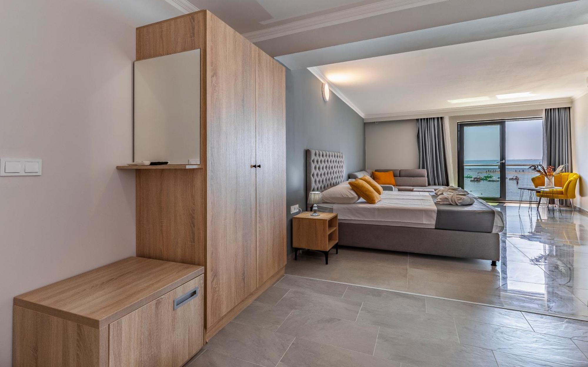Hotel Koral 梅杜林 外观 照片