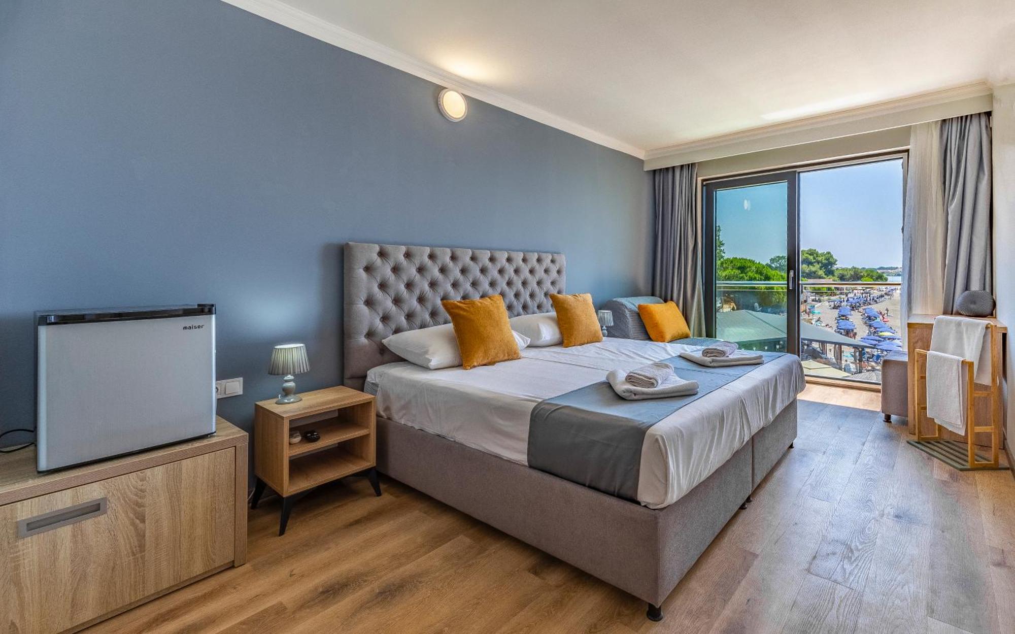 Hotel Koral 梅杜林 外观 照片