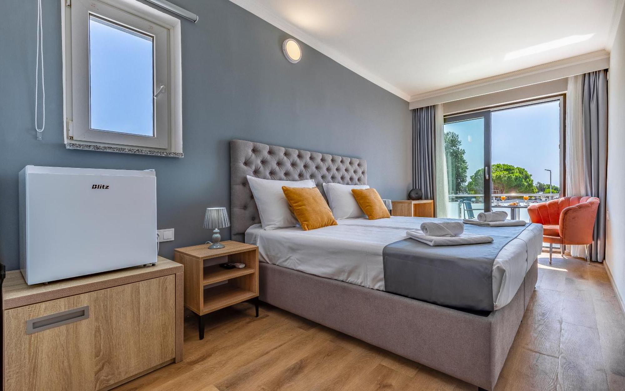 Hotel Koral 梅杜林 外观 照片